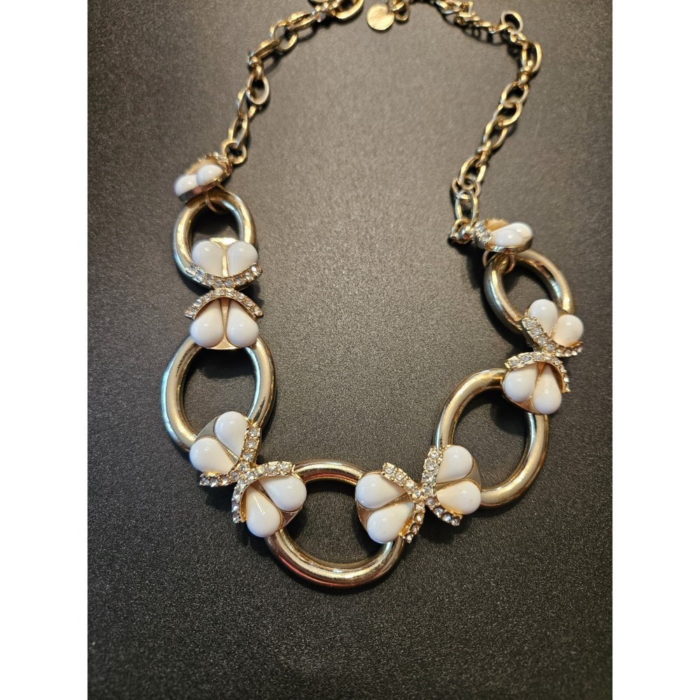 Vtg  Talbots Gold Tone Chunky Necklace / White Enamel Flower / Rhinestones (586)